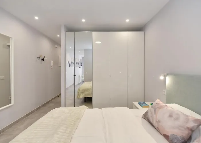 Апартаменты A Bright And Modern