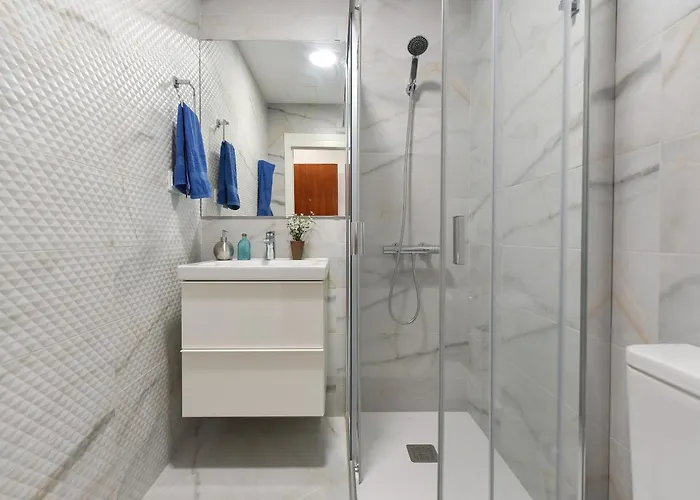 A Bright And Modern דירה